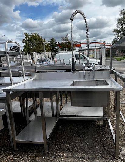 Matériel occasion Plonge inox professionnelle avec robinet, douchette et étagère basse