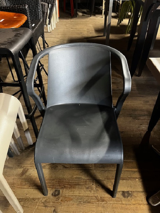 Matériel occasion Chaises design en plastique